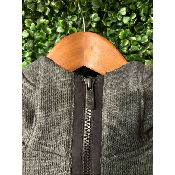 Lululemon Women's Its Fleecing Cold Pullover Heathered Black / Black Size 2 - Picture 2 of 4